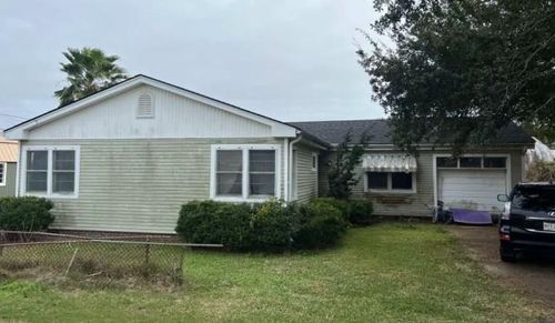 135 Pierce St, Golden Meadow, LA, 70357-2319 | Card Image