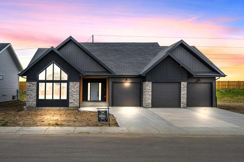 5913 13 St, Lloydminster, AB, T9V3V4 | Card Image