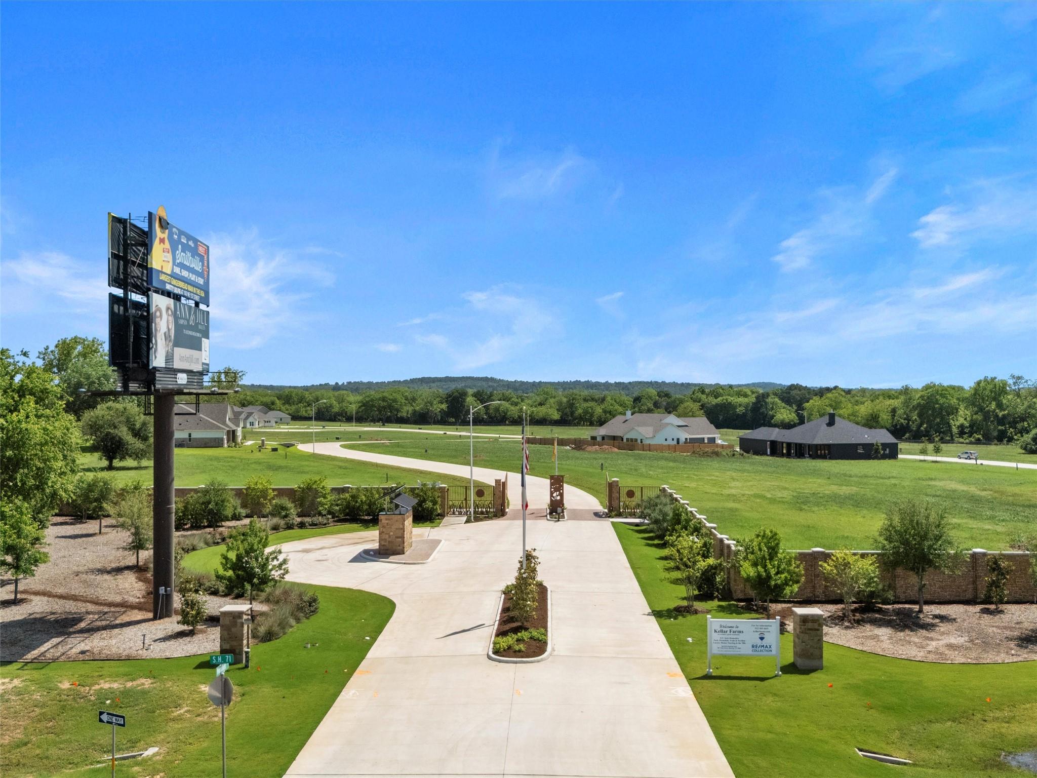 Land in Smithville