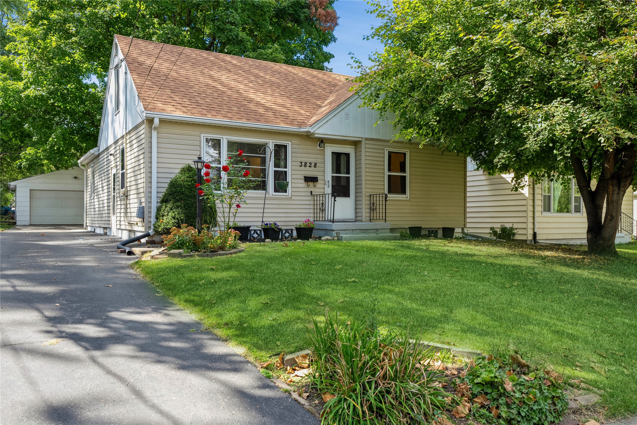 Amherst St, Des Moines, IA 50313