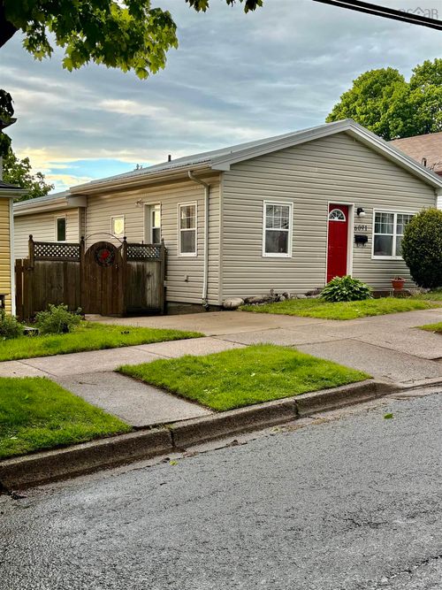 6091 Leeds St, Halifax, NS, B3K2T6 | Card Image