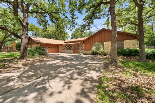 1605 Cienegas Cir, Fort Worth, TX, 76112-3015 | Card Image