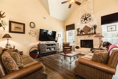 316 Rosemary Lane, House other with 4 bedrooms, 3 bathrooms and null parking in Lake Jackson TX | Image 2