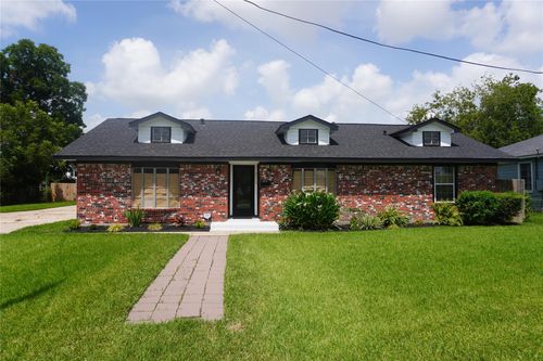 8418 Colonial Trail Dr, Houston, TX, 77066 | Card Image