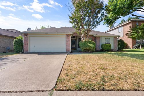 926 Tennis Villa Dr, Arlington, TX, 76017-1755 | Card Image