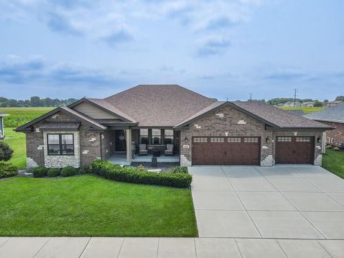 646 S Poplar Cir, Manteno, IL, 60950-1624 | Card Image