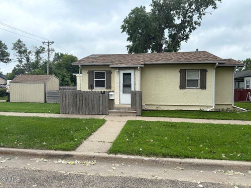 215 7th St Sw, Jamestown, ND, 58401-4628 | Card Image