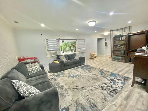 107 Baker Hill Rd, Great Neck, NY, 11023-1630 | Card Image