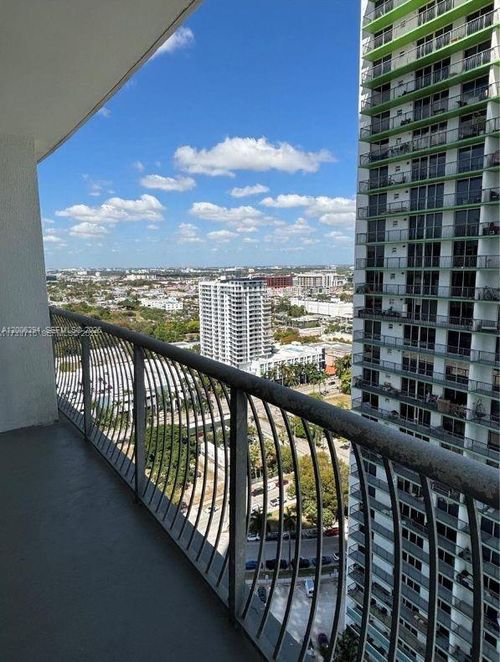 2807-1750 N Bayshore Dr, Miami, FL, 33132-3210 | Card Image