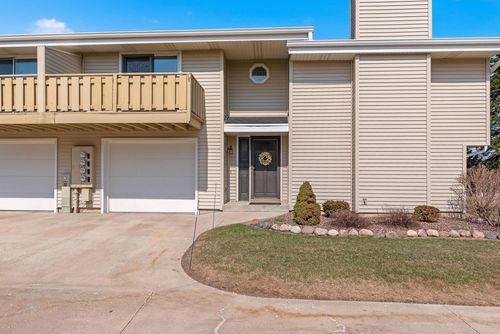 2-6461 S Crabapple Court, Oak Creek, WI, 53154 | Card Image