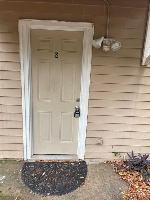 apt-3-902 W Hickory St, Denton, TX, 76201-4042 | Card Image