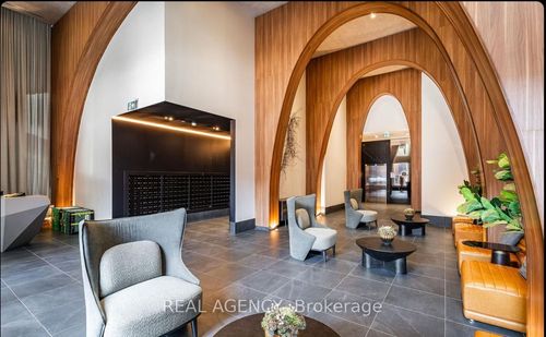 821-270 Dufferin St, Toronto, ON, M6K0H8 | Card Image