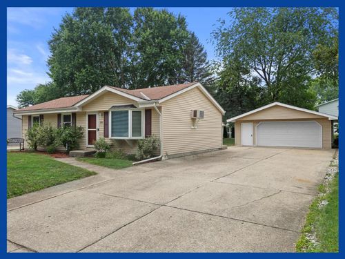 818 Villa Park Dr, West Bend, WI, 53090-9184 | Card Image