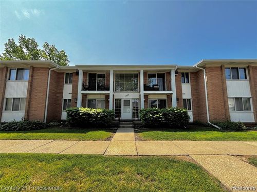16-8203 Huntington St, Westland, MI, 48185-1667 | Card Image
