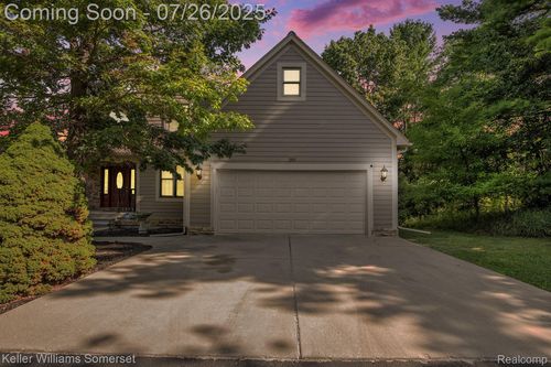 285 Indian Lake Rd, Oxford, MI, 48371-6215 | Card Image