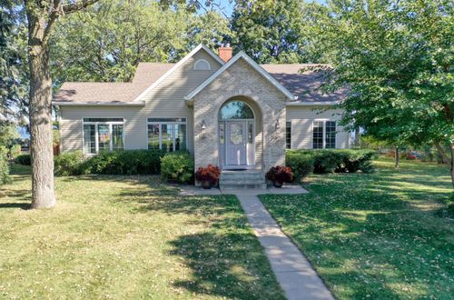 7 S Shore Dr, Forest Lake, MN, 55025-1607 | Card Image