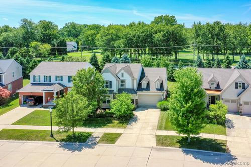 48073 Flatbush Cir, Macomb, MI, 48042-5173 | Card Image