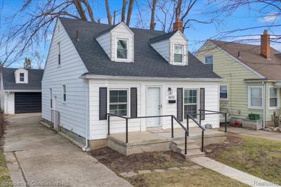 4070 Bacon Avenue, Home with 4 bedrooms, 2 bathrooms and null parking in Berkley MI | Image 1