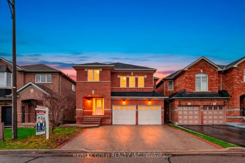 12 Linderwood Drive W, Brampton, ON, L7A1R7 | Card Image