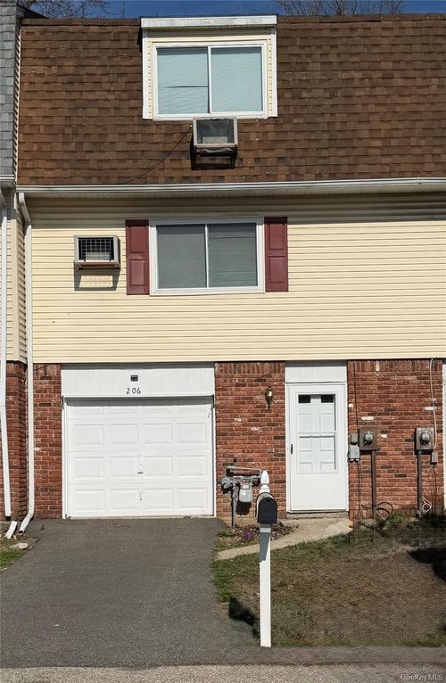 206 Chrystal Dr, Maybrook, NY, 12543-1108 | Card Image