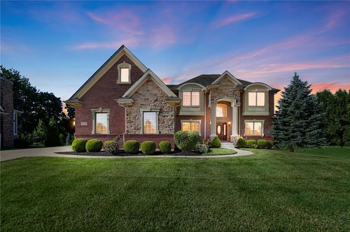 10540 Wallingsford Circle, Washington Twp, OH, 45458 | Card Image