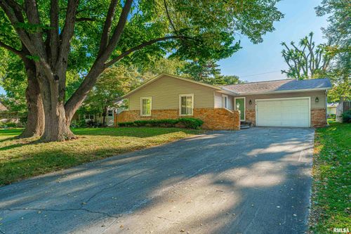 14 Houser Ct, Lincoln, IL, 62656-1043 | Card Image