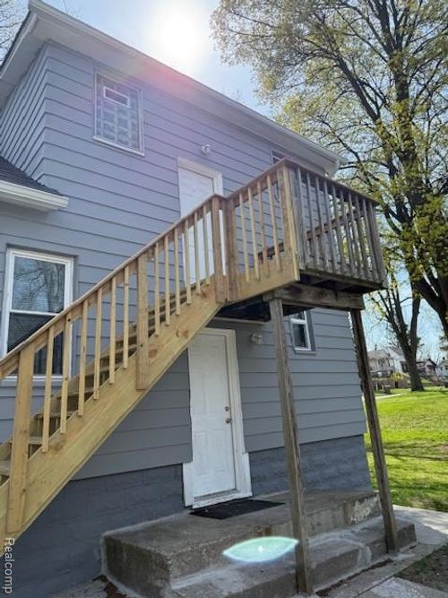 77 Blaine Ave, Pontiac, MI, 48342-1101 | Card Image