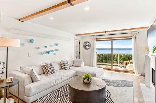 apt-d2-10203 47th Ave Sw, Seattle, WA, 98146-1042 | Card Image