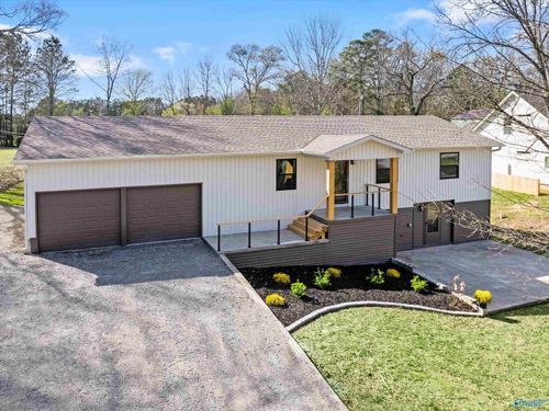 611 Cedar Cove Rd Se, Hartselle, AL, 35640-3366 | Card Image