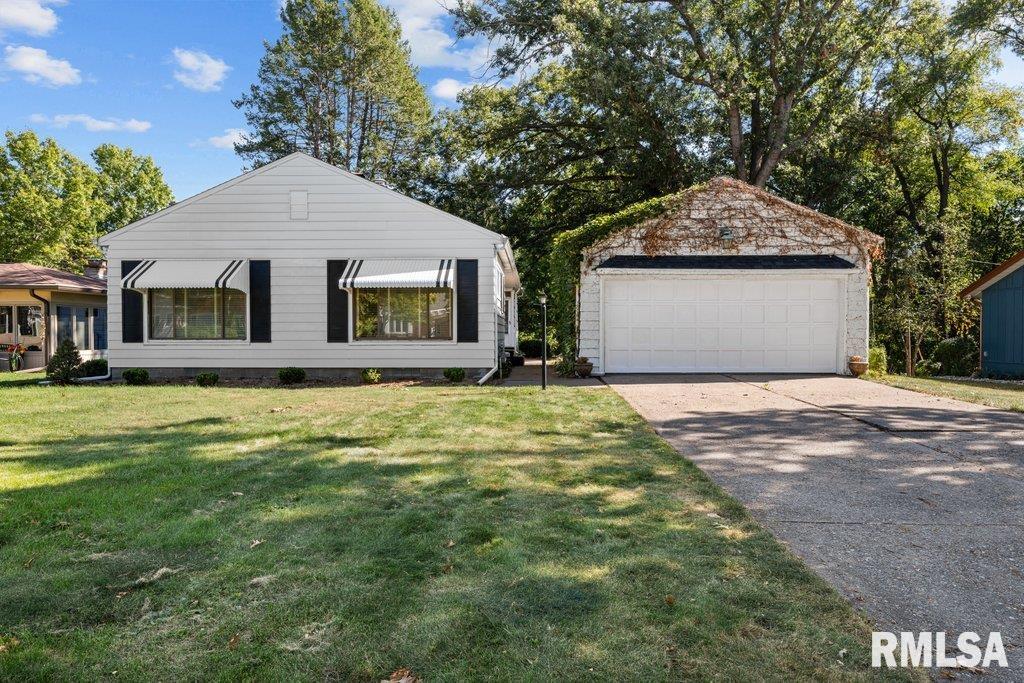 Coffelt Ave, Bettendorf, IA 52722