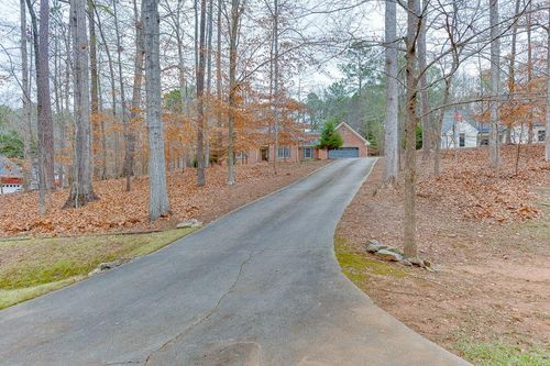 61 Hunters Way, Hoschton, GA, 30548-2181 | Card Image