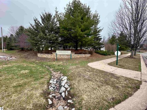 9277 E Summerfield Dr, Traverse City, MI, 49684-3504 | Card Image