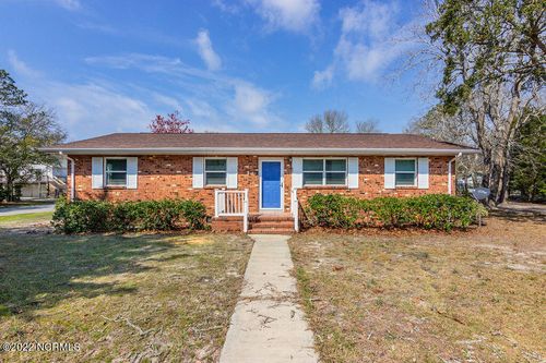 301 Ne 46th St, Oak Island, NC, 28465-5340 | Card Image