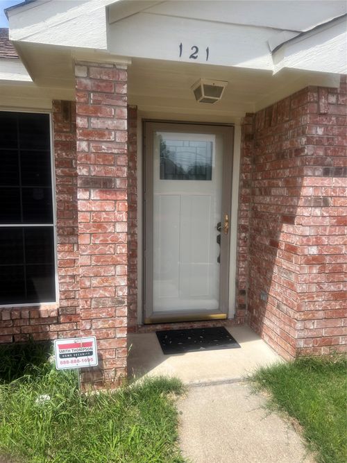 121 Brookside Dr, Duncanville, TX, 75137-3249 | Card Image