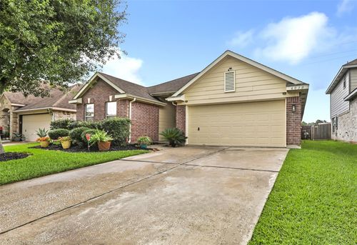 6030 Sandy Creek Dr, Baytown, TX, 77523-7647 | Card Image