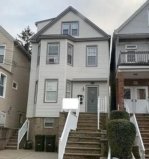 126 W 31st St, Bayonne, NJ, 07002-5716 | Card Image