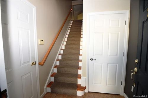 2003-2003 Half Moon Bay Dr, Croton On Hudson, NY, 10520-3124 | Card Image