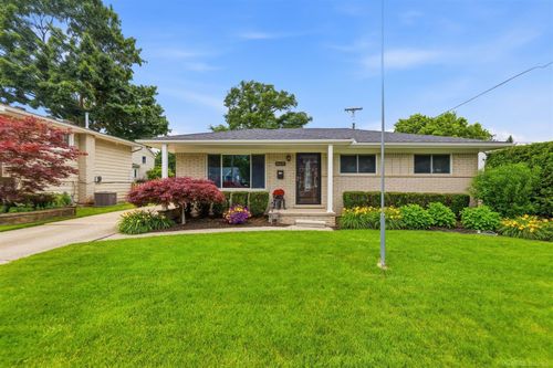 68435 Oak St, Richmond, MI, 48062-1238 | Card Image