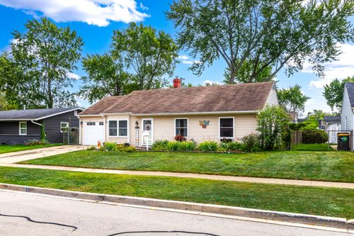 121 E Briarwood Dr, Streamwood, IL, 60107-1603 | Card Image
