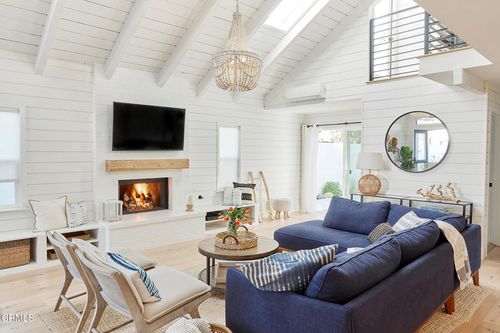 5121 Seabreeze Way, Oxnard, CA, 93035-1067 | Card Image