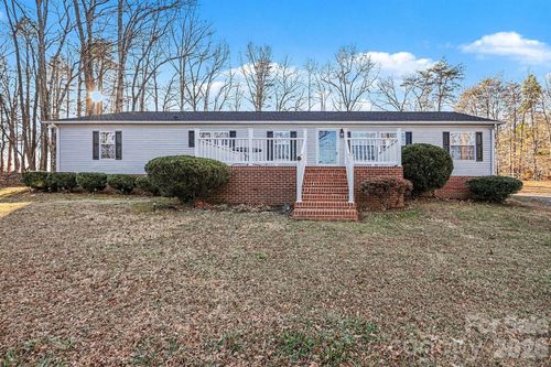 1115 Cross Creek Dr, Walnut Cove, NC, 27052-5843 | Card Image