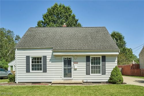 2417 Parkview Dr, Cuyahoga Falls, OH, 44223-1153 | Card Image