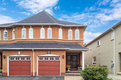 5659 Volpe Ave, Home with 4 bedrooms, 4 bathrooms and 3 parking in Mississauga ON | Image 2