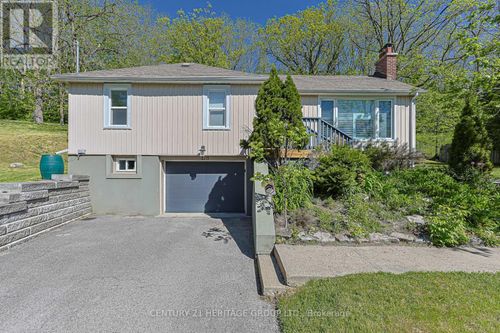 178 Main St N, Newmarket, ON, L3Y9B2 | Card Image