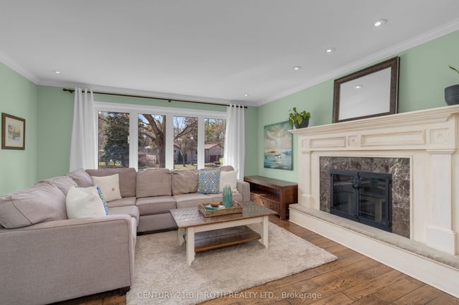 3763 Whitecap Dr, House other with 3 bedrooms, 2 bathrooms and 5 parking in Innisfil ON | Image 6