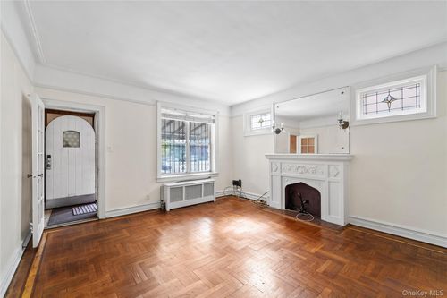 162 E 57th St, New York, NY, 10022-2714 | Card Image