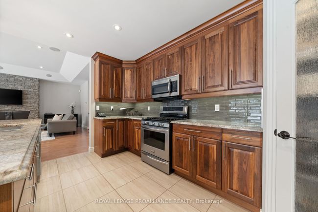 18 Windwhisper Dr, House other with 3 bedrooms, 2 bathrooms and 7 parking in Plainfield ON | Image 12