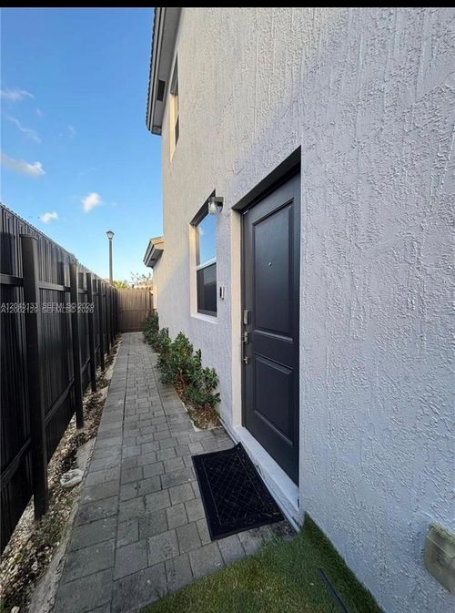 studio-16144 Sw 148th Pl, Miami, FL, 33187 | Card Image