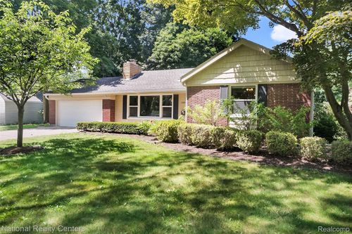 1009 Atlantic St, Milford, MI, 48381-2013 | Card Image