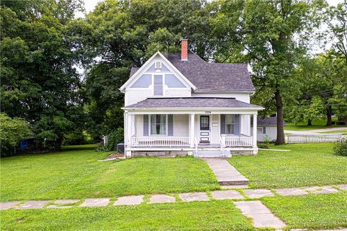 1004 E 2nd St, Maryville, MO, 64468-1813 | Card Image